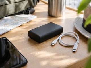 充電・通信の準備をイメージしたAI生成画像