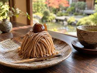 栗のスイーツとカフェをイメージしたAI生成画像